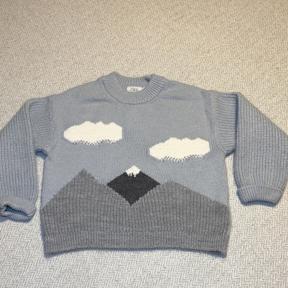 Zara Light Gray blue Knit Sweater Mountains and Clouds. Size 3-4Y